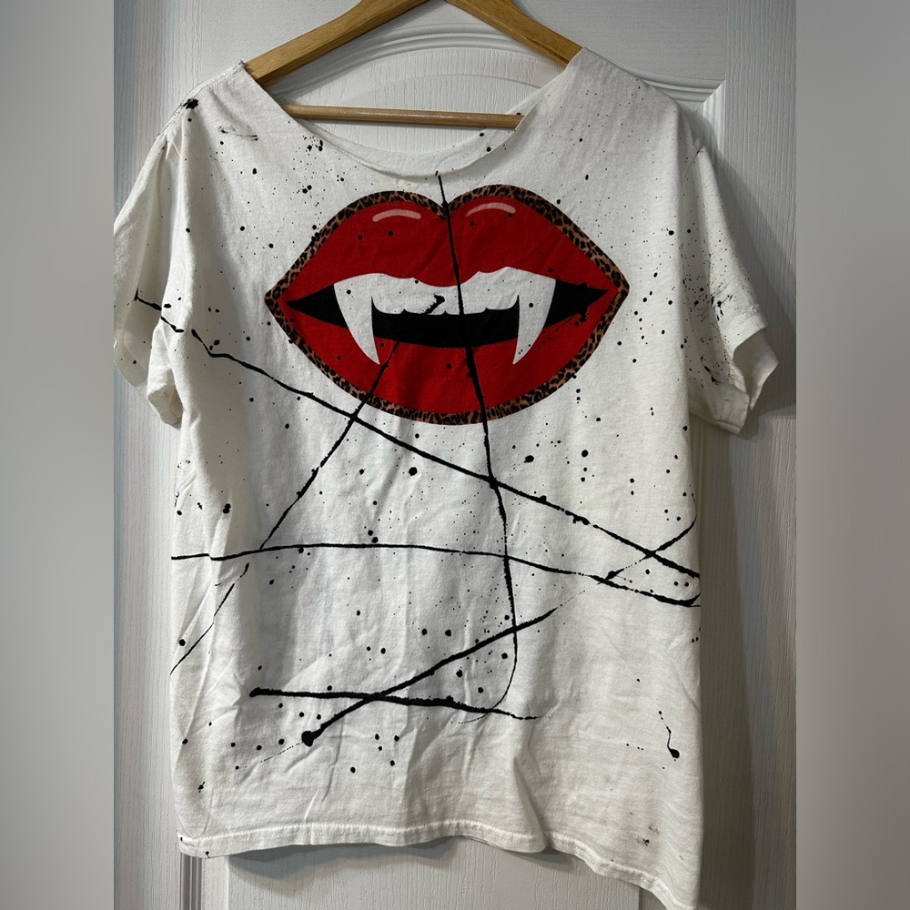 NWOT Cut Paint Spattered Leopard Lips/ Fang Tee